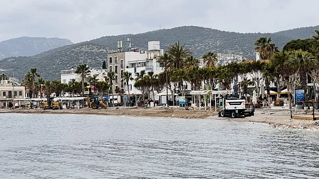 Bodrum'da sahildeki tahliye ve yıkım işlemleri devam ediyor