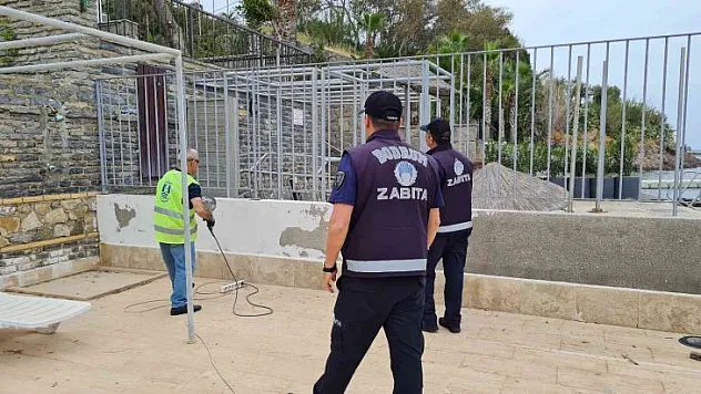 Bodrum'da sahili parmaklıklarla kapattılar