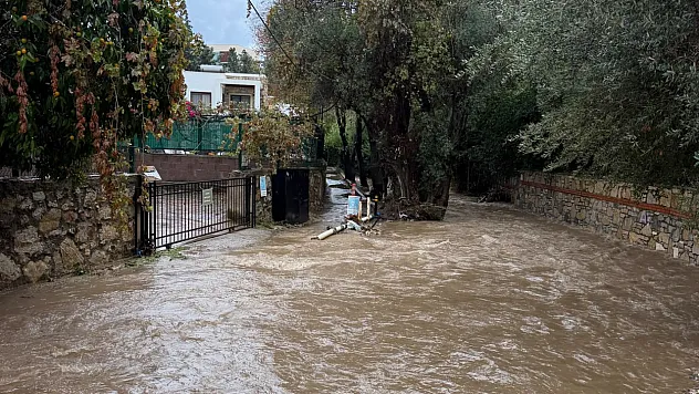 Bodrum'da yağış nedeniyle evinde mahsur kalan hamile kadın kurtarıldı