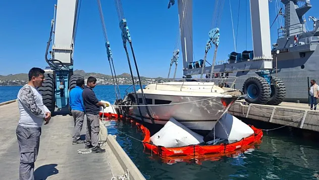 Bodrum'da yanan motoryatların enkazı kaldırılıyor
