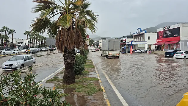 Bodrum'da yol göle döndü