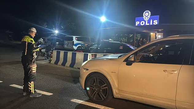 Bodrum girişinde bayram yoğunluğu: Polis ekiplerinden sıkı denetim