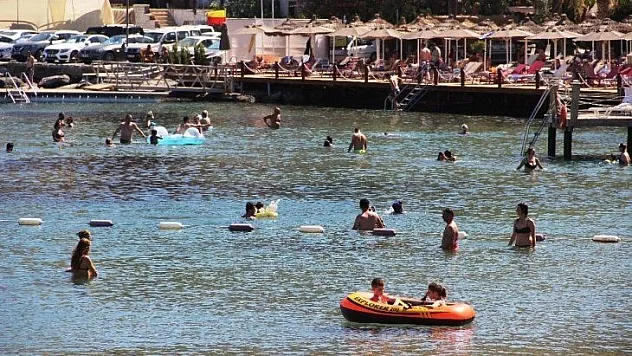 Bodrum sahilleri bayramda cıvıl cıvıl