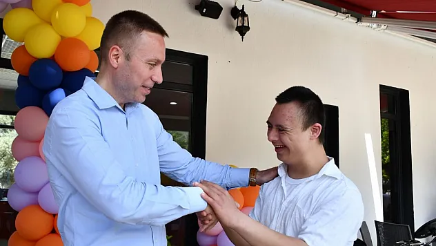 Böke Engelsiz Kafenin Açılışına katıldı