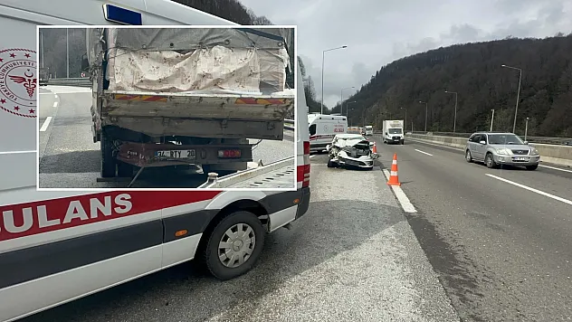 Bolu Dağı Tüneli'nde otomobille kamyonet çarpıştı: 2'si çocuk 4 yaralı