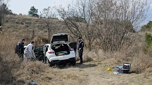 Boşanma aşamasında olduğu eşini vurduktan sonra intihar etti
