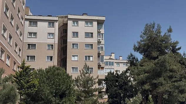 Boşanma aşamasındaki eşini 10 kez bıçakladı