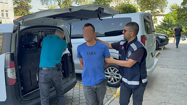 Boşanma aşamasındaki eşini bıçakla yaraladı