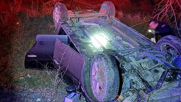 Burdur-Antalya Karayolu'nda otomobil takla attı: 2 yaralı