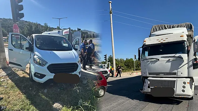 Burdur-Antalya Yolu'nda kaza: 4 kişi hastaneye kaldırıldı