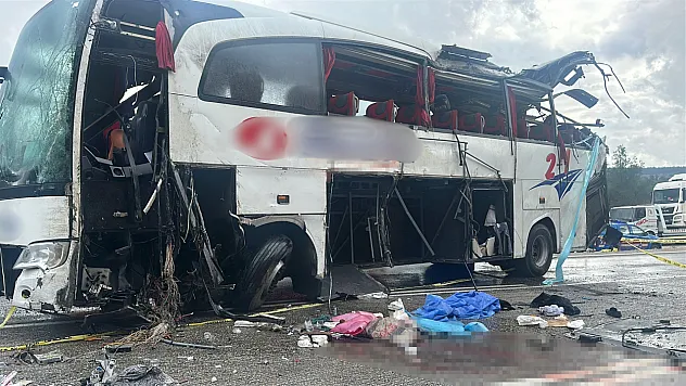 Burdur'da 1 kişinin öldüğü ve 8 kişinin yaralandığı otobüs kazasında sürücü tutuklandı