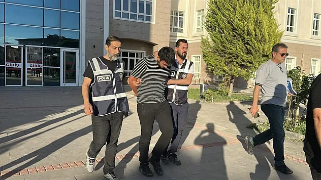 Burdur'da evine gelen adamı öldüren genç tutuklandı