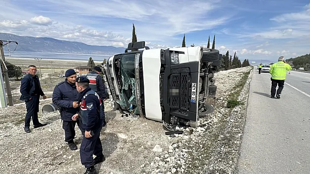 Burdur-Fethiye Karayolu'nda alkollü sürücünün kullandığı tır yan yattı: 1 yaralı