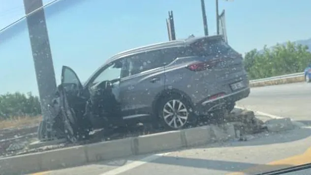 Burdur-Fethiye Karayolu'nda İki Otomobil Çarpıştı: 4 Yaralı