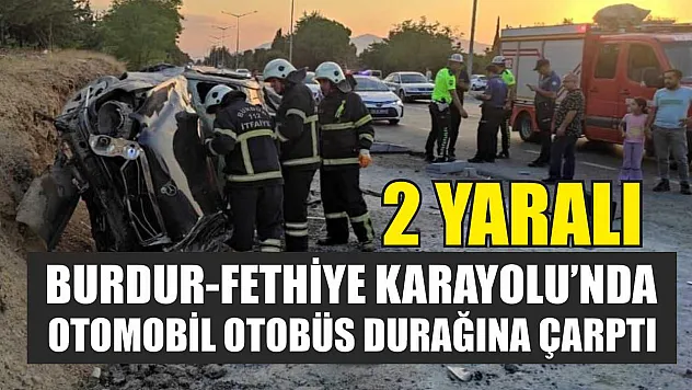 Burdur-Fethiye Karayolu'nda Otomobil Otobüs Durağına Çarptı: 2 Yaralı