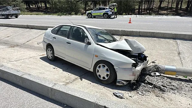 Burdur-Fethiye Karayolu'nda Trafik Kazası: 88 Yaşındaki Sürücü Yaralandı