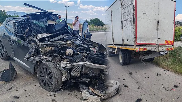 Burdur-Fethiye Yolunda Kamyonete Arkadan Çarpan Otomobilin Sürücüsü Yaralandı