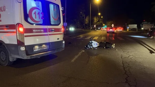 Bursa'da kavşakta motosiklet kazası: 18 yaşındaki aday sürücü ağır yaralandı