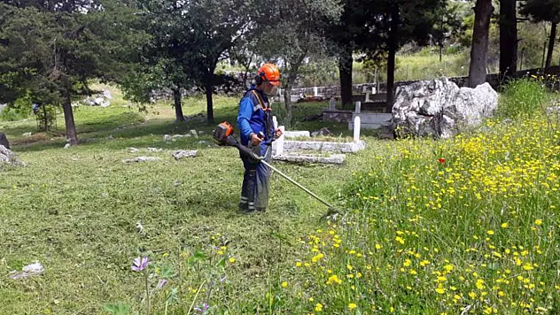 Büyükşehir'den mezarlıklarda bayram temizliği