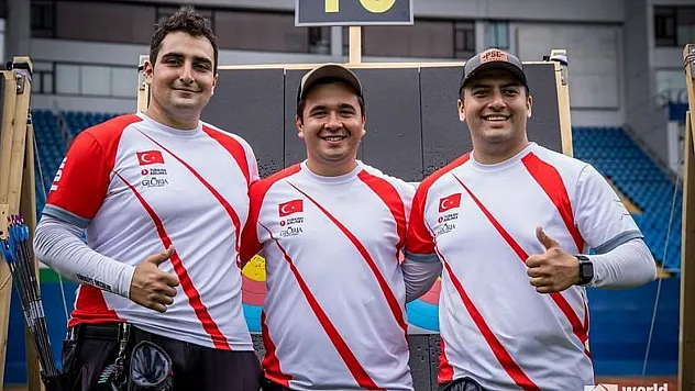 Büyükşehir okçularının bulunduğu milli takım dünya üçüncüsü oldu