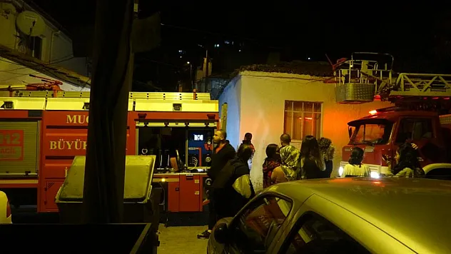 Çatıda çıkan yangın korkuttu