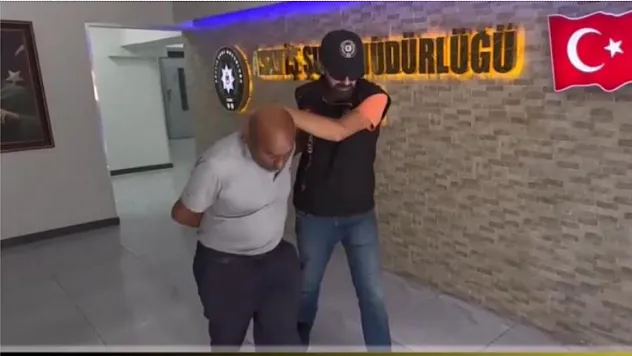 'Çay kaşığı' ile otomobil çaldı