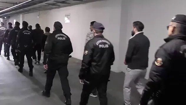 Çeşitli suçlardan aranan 400 şüpheli yakalandı