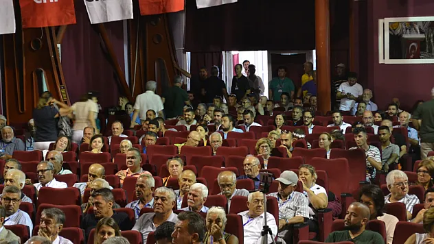 CHP kongresinde İYİ Partililer kongreyi terk etti