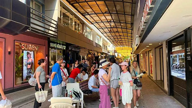 Çinli turistlerin Fethiye'deki buluşma noktası: Paspatur Çarşısı