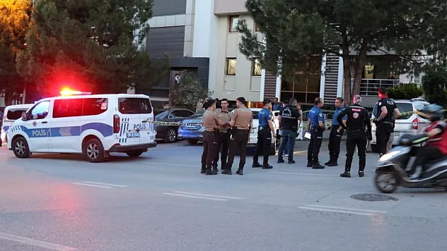Çocuğunun gözü önünde pompalı saldırıya uğrayan kadın kurtarılamadı