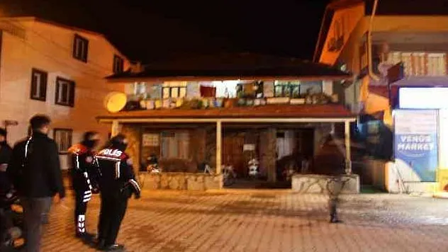 Çocuklarının gözleri önünde eski eşi ve ailesini bıçakladı