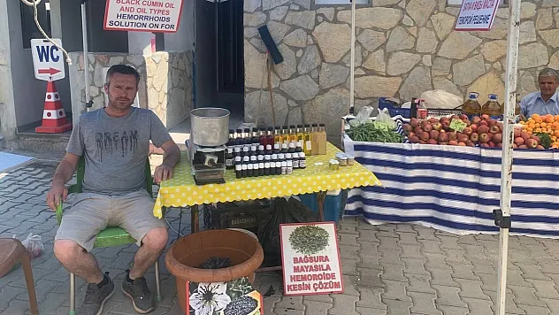 Çörekotuyla Turistlere Şifa Dağıtıyor