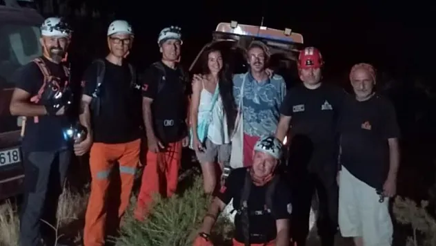 Dağlık alanda mahsur kalan 2 kişi 4 saatlik çalışma sonunda kurtarıldı
