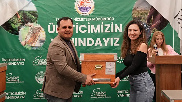 Dalaman Belediyesi'nden genç arıcılara kovan desteği