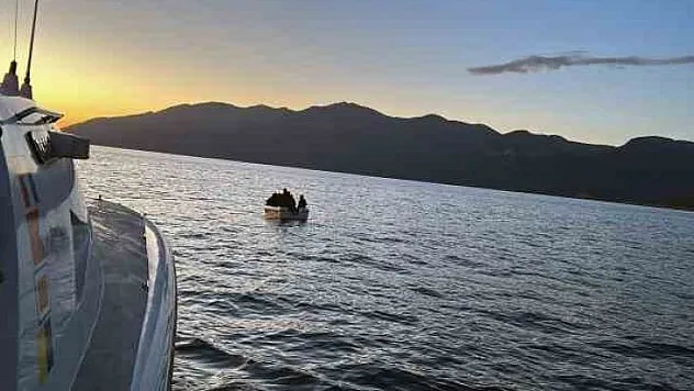 DATÇA'DA 6 DÜZENSİZ GÖÇMEN KURTARILDI