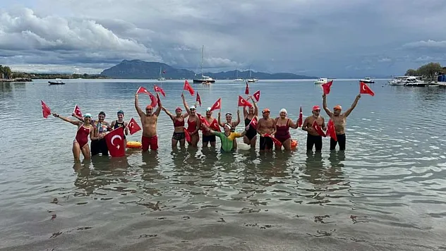 Datça'da Cumhuriyet için 1923 metre kulaç attılar