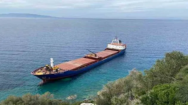 DATÇA'DA KURU YÜK GEMİSİ KARAYA OTURDU