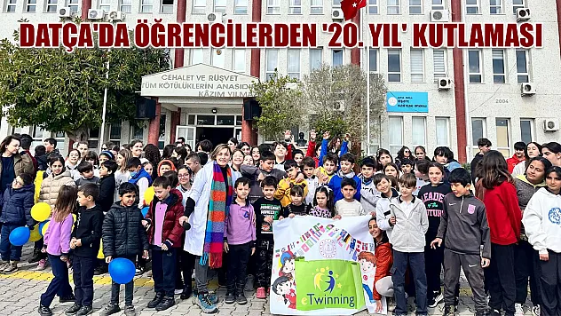 Datça'da öğrencilerden '20. yıl' kutlaması
