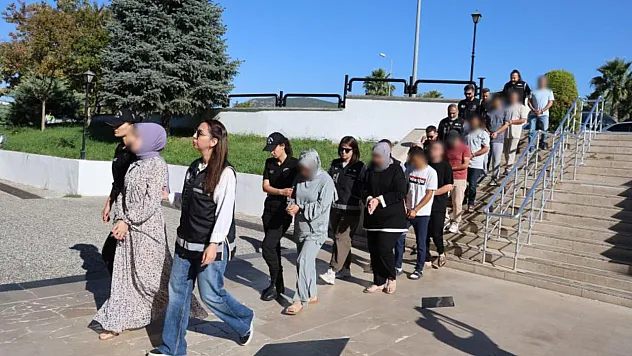 Datça'da tekneyle yurt dışına kaçmaya çalışan 9 FETÖ şüphelisi yakalandı