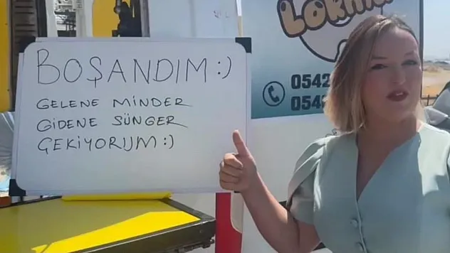 Davul zurnayla boşanmayı kutladı, lokma dağıttı