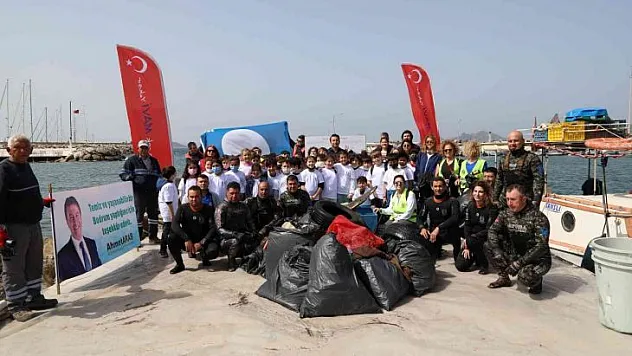 Deniz'in dibinden 2 saatte 192 kilogram çöp çıktı
