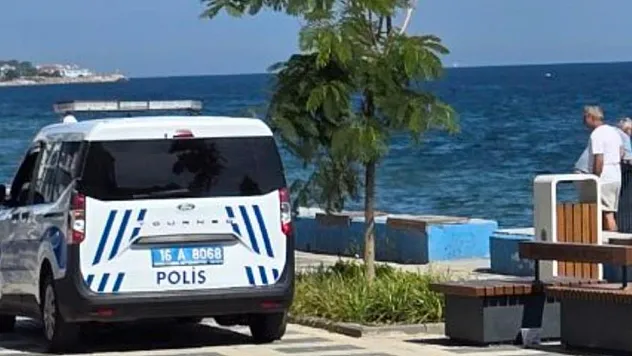 Denizde yüzüstü hareketsiz halde bulunan kişi, kaldırıldığı hastanede hayatını kaybetti