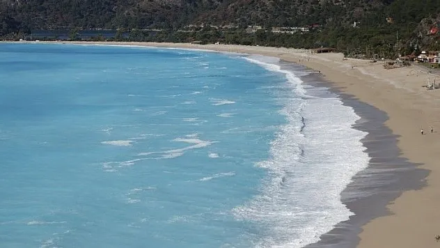 Denizin rengini gören bir daha baktı