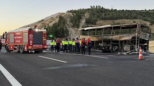 Denizli'de bariyerlere çarparak yanan yolcu otobüsündeki 8 kişi öldü, 33 kişi yaralandı