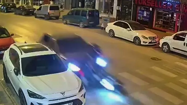 Denizli'de tartıştığı motosikletliye çarpıp yoluna devam etti