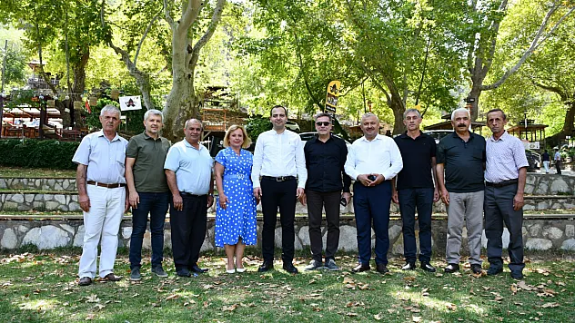 Deprem Bölgesine Atanan Kaymakam'a Veda Yemeği 