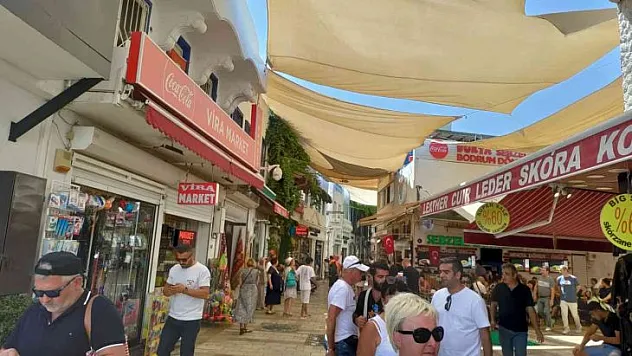 DEPREMİN HİSSEDİLDİĞİ BODRUM'DA HAYAT NORMAL OLARAK DEVAM EDİYOR