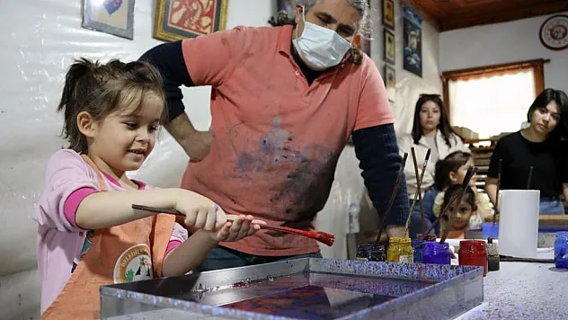 Depremzede Minikler İlk Kez Ebru Yaptı