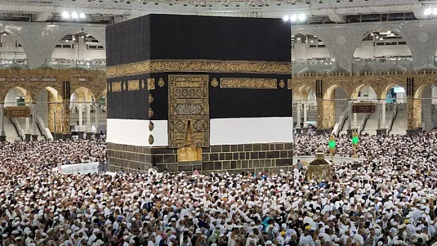 DEPREMZEDE VATANDAŞLAR HAC KAYIT HAKKINI 2024'E ERTELEYEBİLECEK