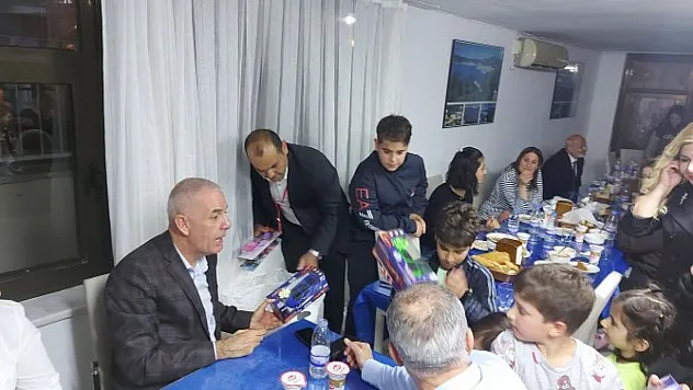 Depremzedeler için iftar programı düzenlendi